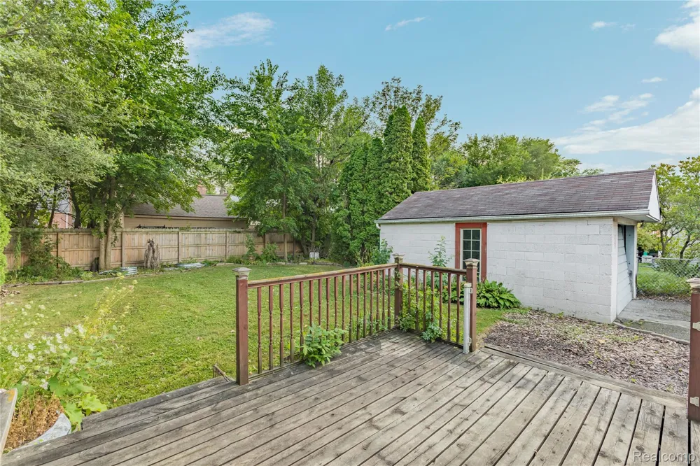 20890 Hollywood Street Harper Woods City, MI 48225