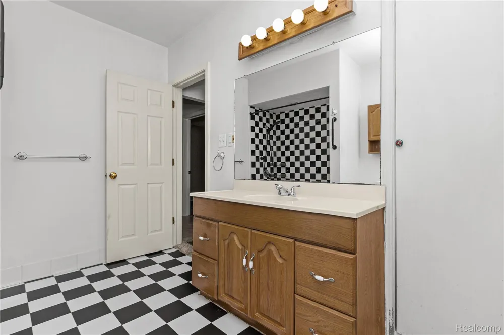 20890 Hollywood Street Harper Woods City, MI 48225