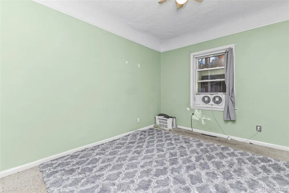 20890 Hollywood Street Harper Woods City, MI 48225
