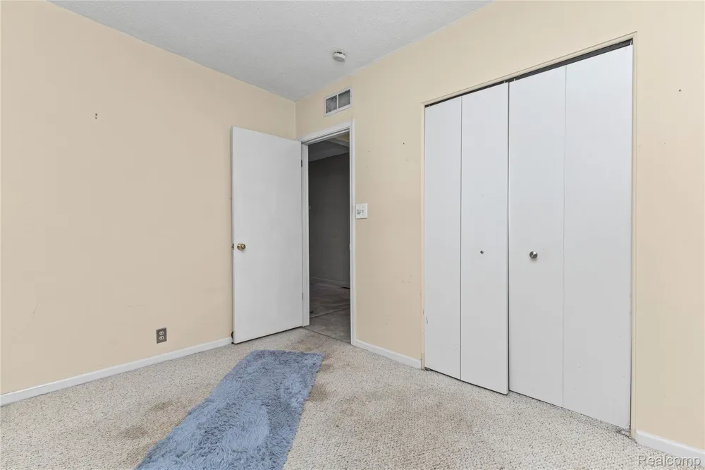 20890 Hollywood Street Harper Woods City, MI 48225