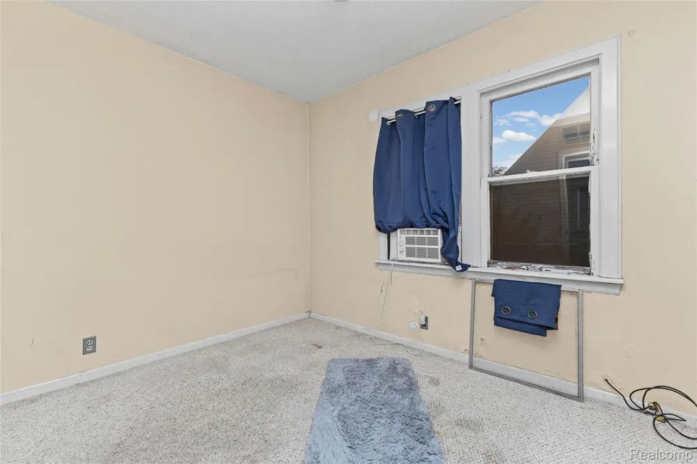 20890 Hollywood Street Harper Woods City, MI 48225