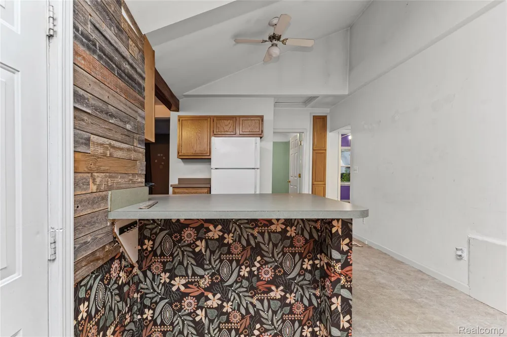 20890 Hollywood Street Harper Woods City, MI 48225