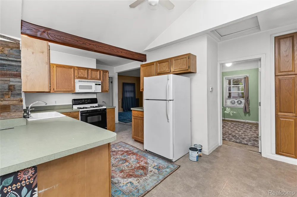 20890 Hollywood Street Harper Woods City, MI 48225