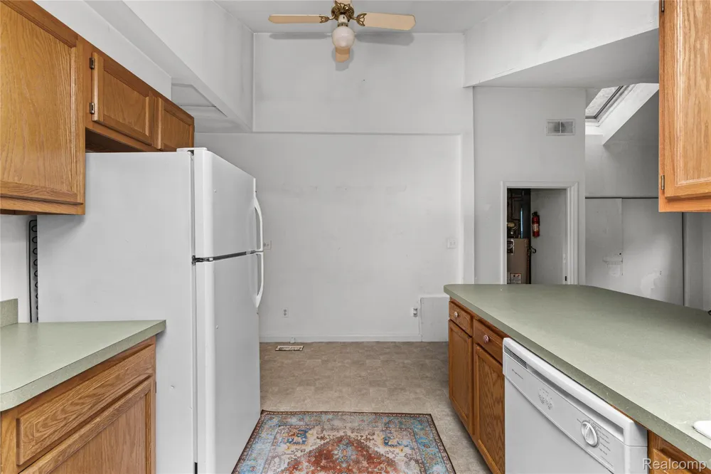 20890 Hollywood Street Harper Woods City, MI 48225