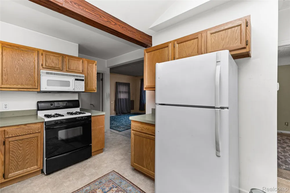 20890 Hollywood Street Harper Woods City, MI 48225