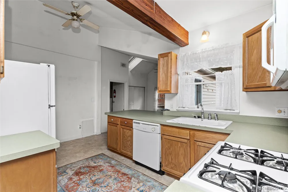 20890 Hollywood Street Harper Woods City, MI 48225