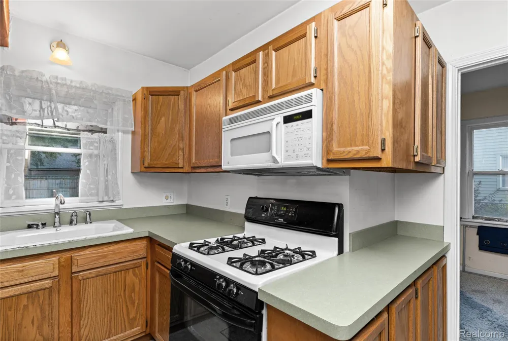 20890 Hollywood Street Harper Woods City, MI 48225
