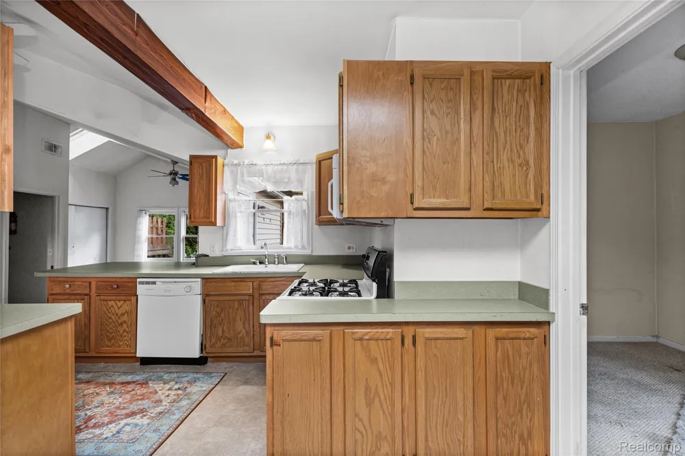 20890 Hollywood Street Harper Woods City, MI 48225
