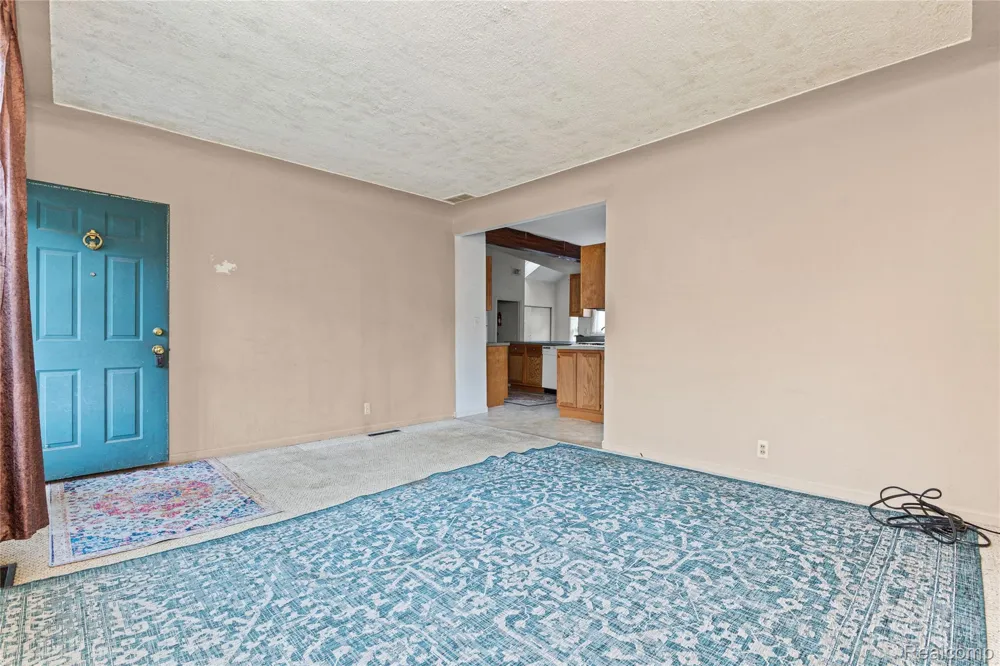 20890 Hollywood Street Harper Woods City, MI 48225
