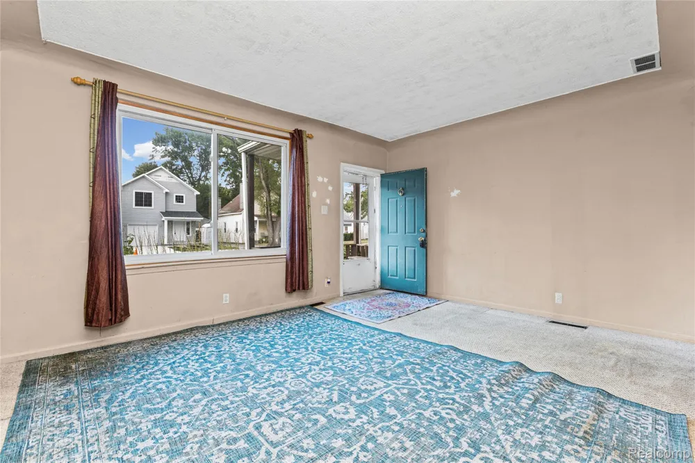 20890 Hollywood Street Harper Woods City, MI 48225