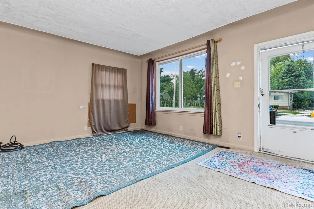 20890 Hollywood Street Harper Woods City, MI 48225
