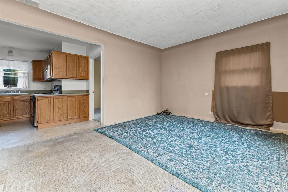 20890 Hollywood Street Harper Woods City, MI 48225