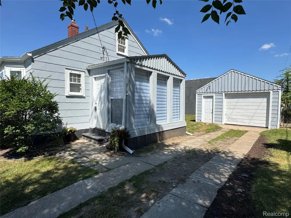 2452 Earlmont Berkley City, MI 48072