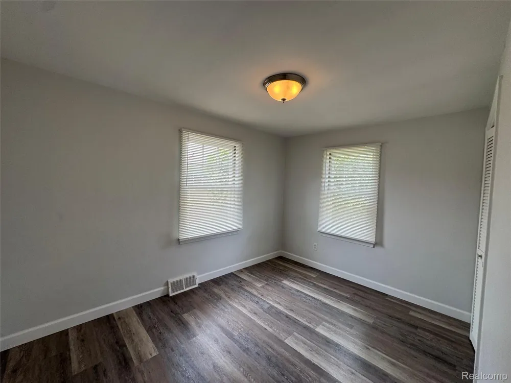 2452 Earlmont Berkley City, MI 48072