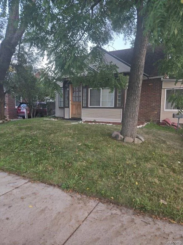 16326 Toepfer Drive Eastpointe City, MI 48021
