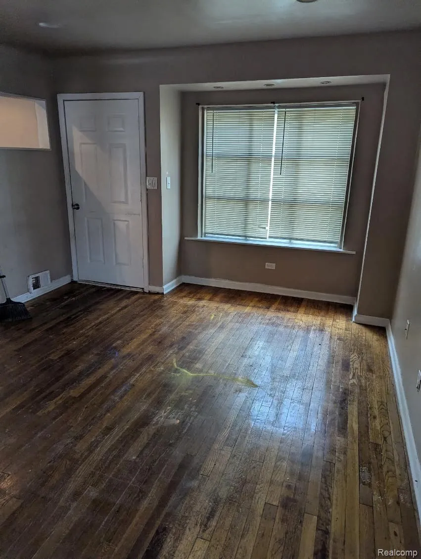 16326 Toepfer Drive Eastpointe City, MI 48021