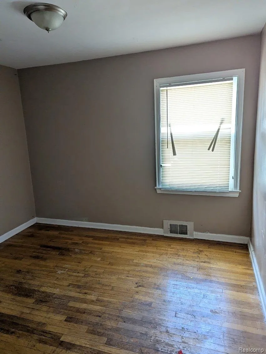 16326 Toepfer Drive Eastpointe City, MI 48021