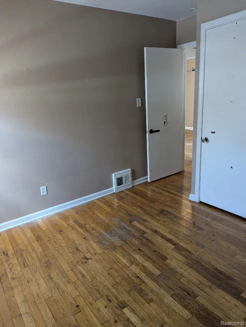 16326 Toepfer Drive Eastpointe City, MI 48021