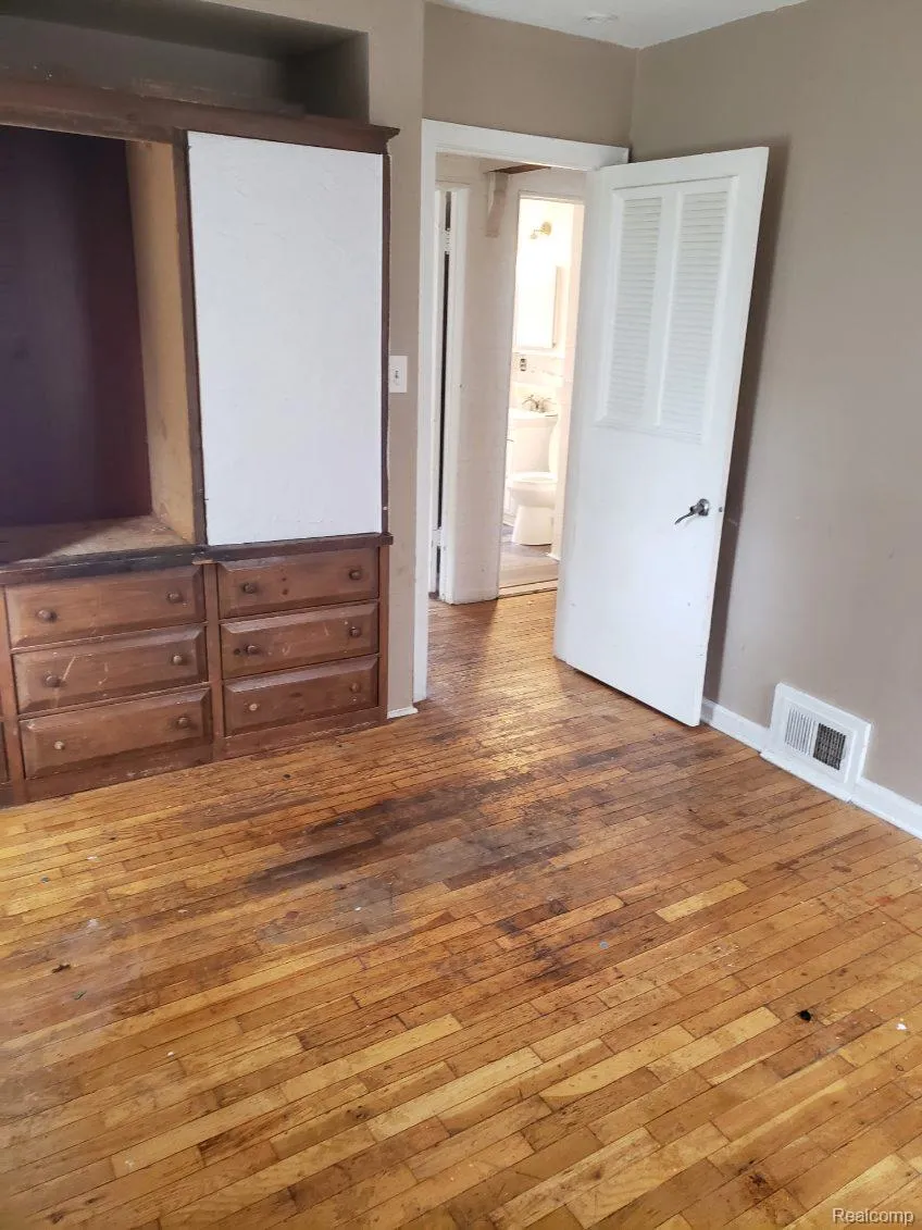 16326 Toepfer Drive Eastpointe City, MI 48021