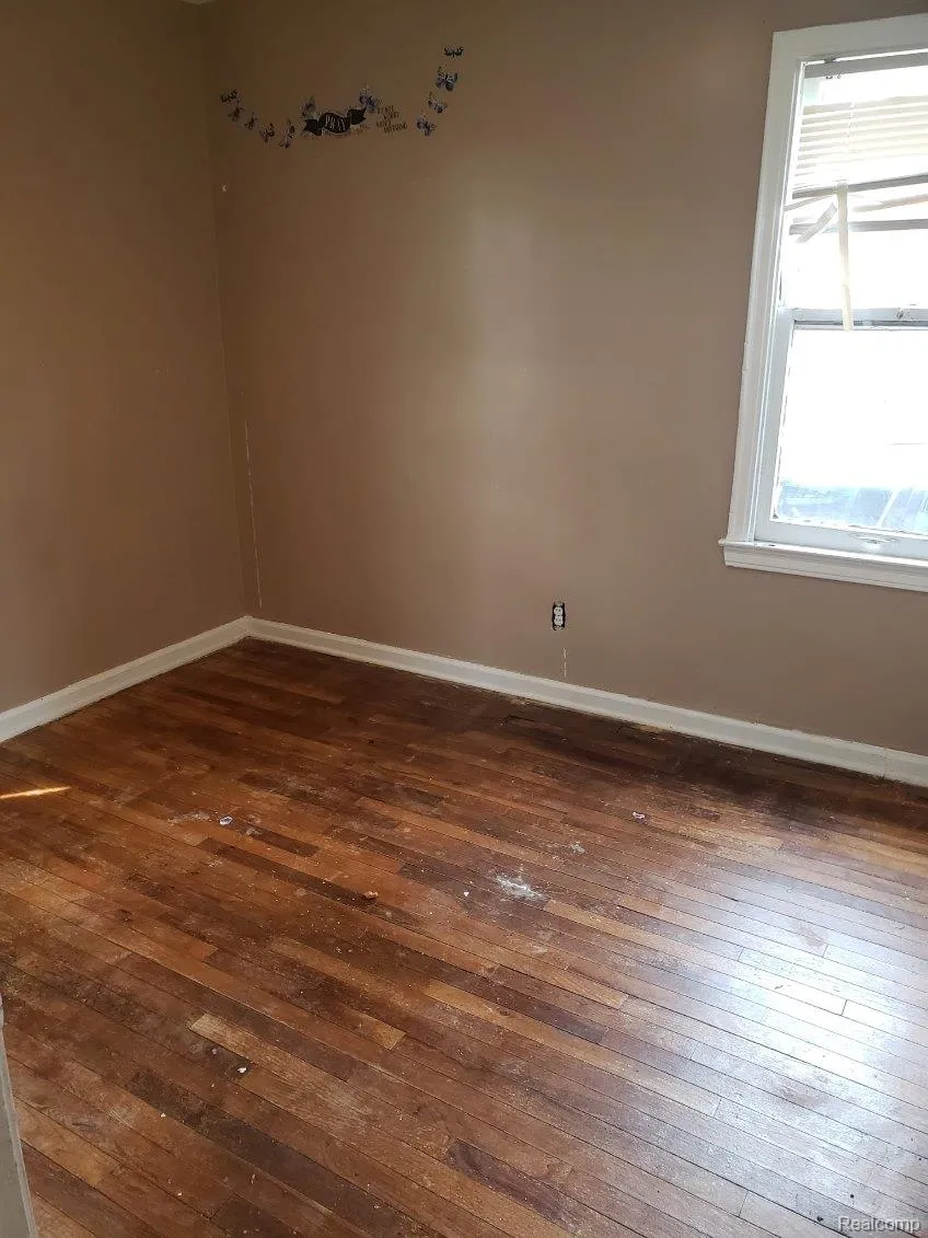 16326 Toepfer Drive Eastpointe City, MI 48021