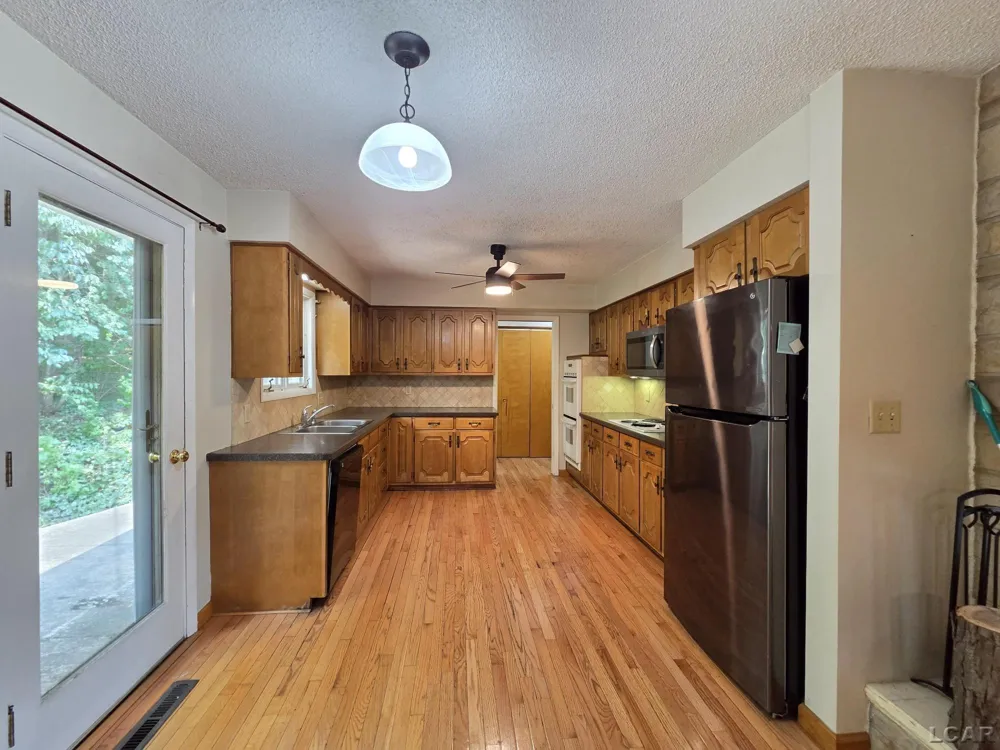 425 MAPLEWOOD COURT Adrian City, MI 49221