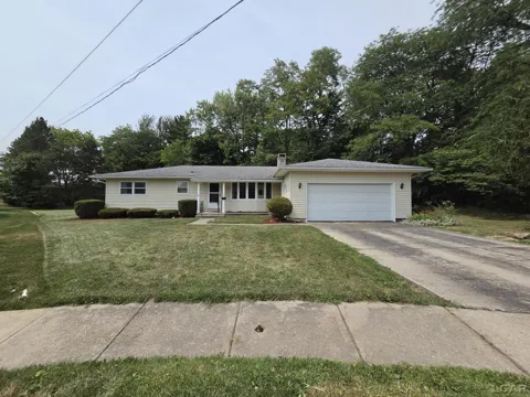 425 MAPLEWOOD COURT