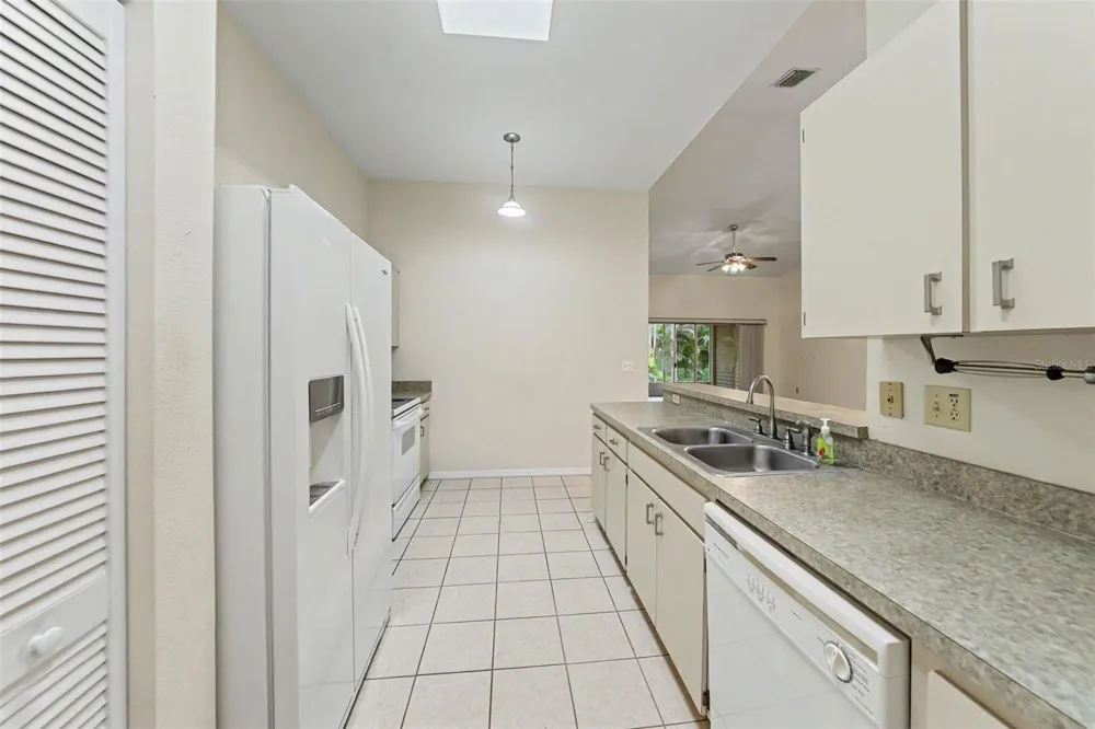 2437 NANTUCKET HARBOR LOOP #2437 Sun City Center, FL 33573