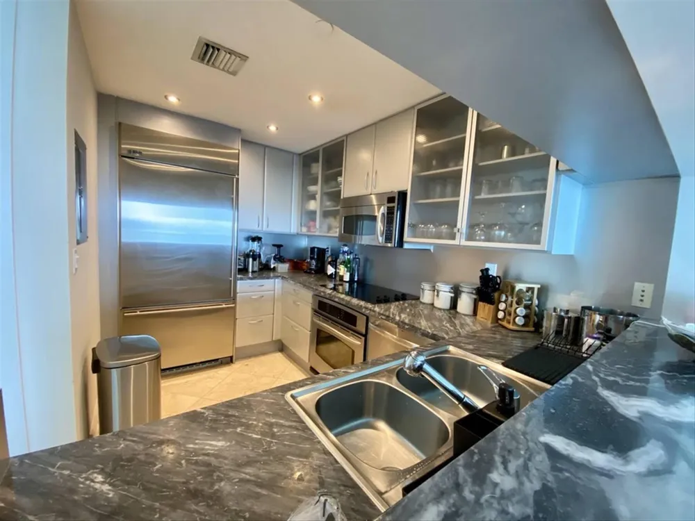 540 WEST AVENUE #2011 Miami Beach, FL 33139