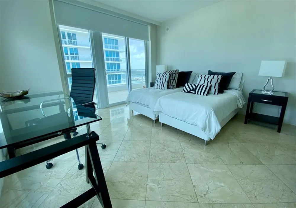 540 WEST AVENUE #2011 Miami Beach, FL 33139