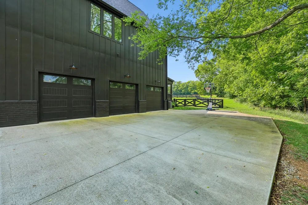 5136 Bond Mill Rd Thompsons Station, TN 37179