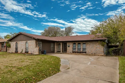 2517 Rosewood Drive