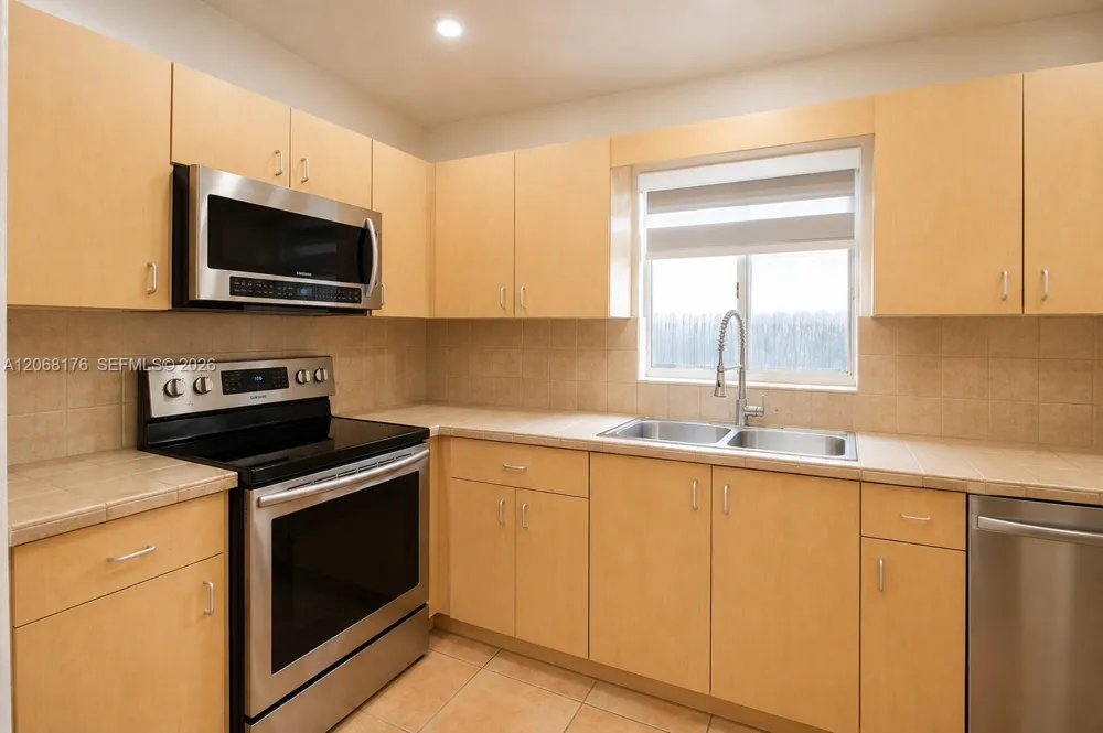 9733 NW 126th Ter Hialeah Gardens, FL 33018