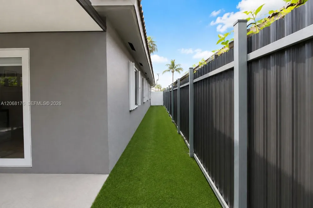 9733 NW 126th Ter Hialeah Gardens, FL 33018