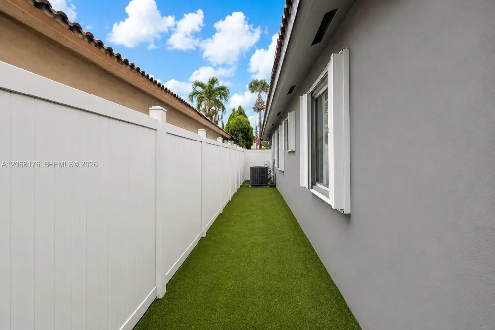 9733 NW 126th Ter Hialeah Gardens, FL 33018