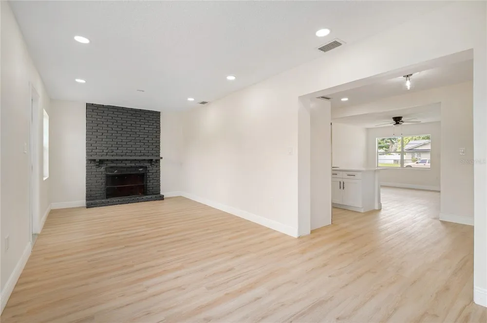 3733 SURREY DRIVE Orlando, FL 32812