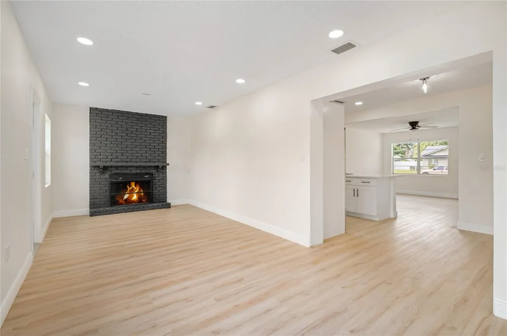 3733 SURREY DRIVE Orlando, FL 32812
