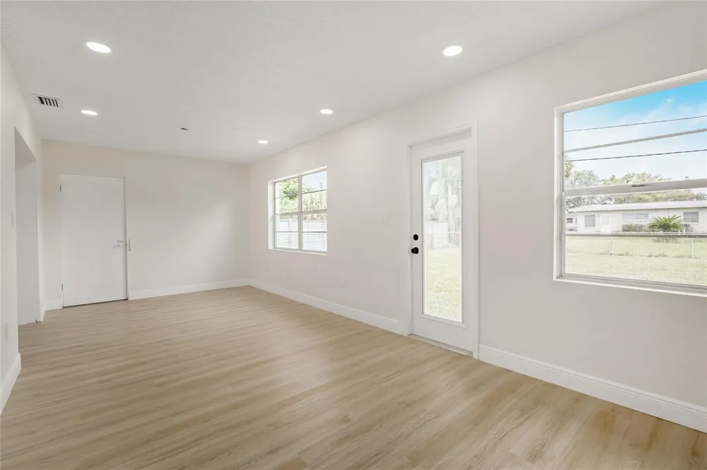 3733 SURREY DRIVE Orlando, FL 32812