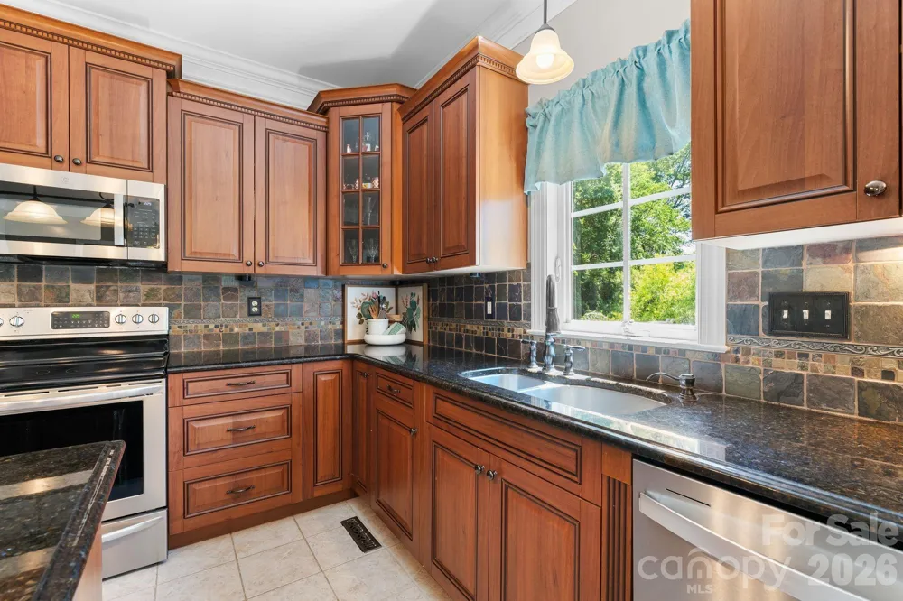 220 Lake Dale Court Clemmons, NC 27012
