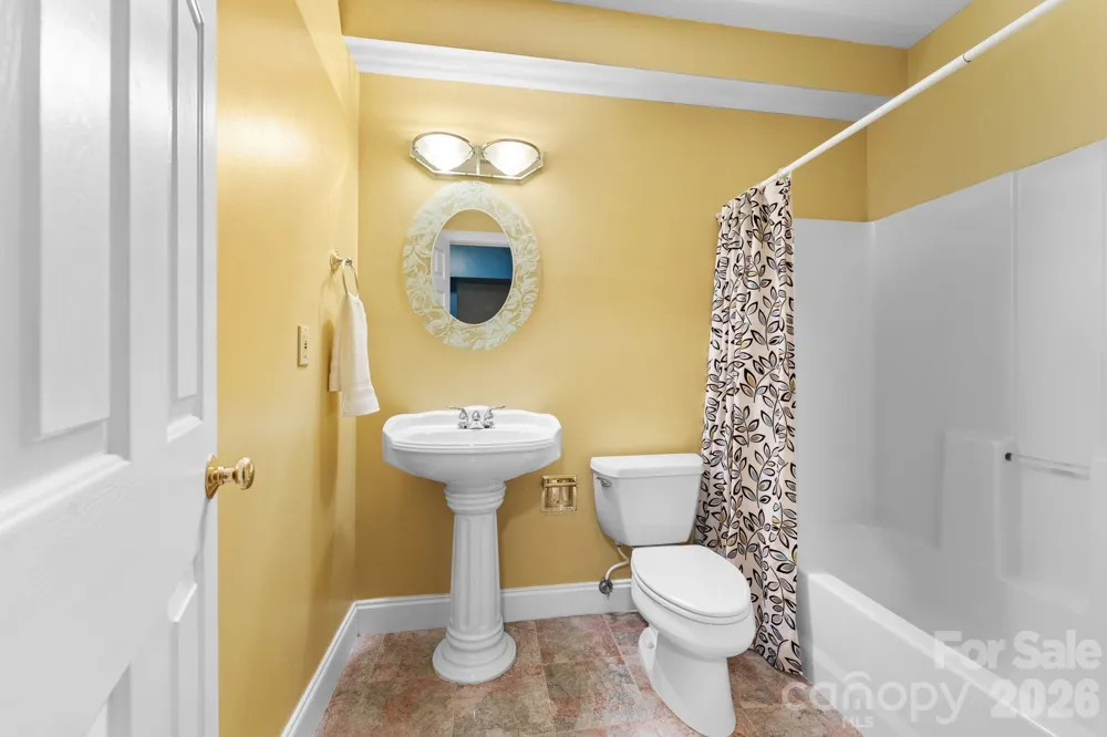 220 Lake Dale Court Clemmons, NC 27012