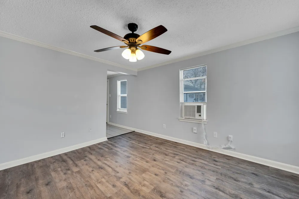 412 E Avenue F Midlothian, TX 76065