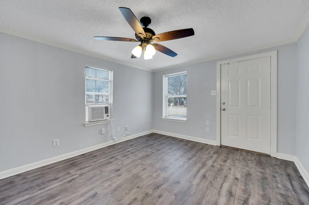 412 E Avenue F Midlothian, TX 76065