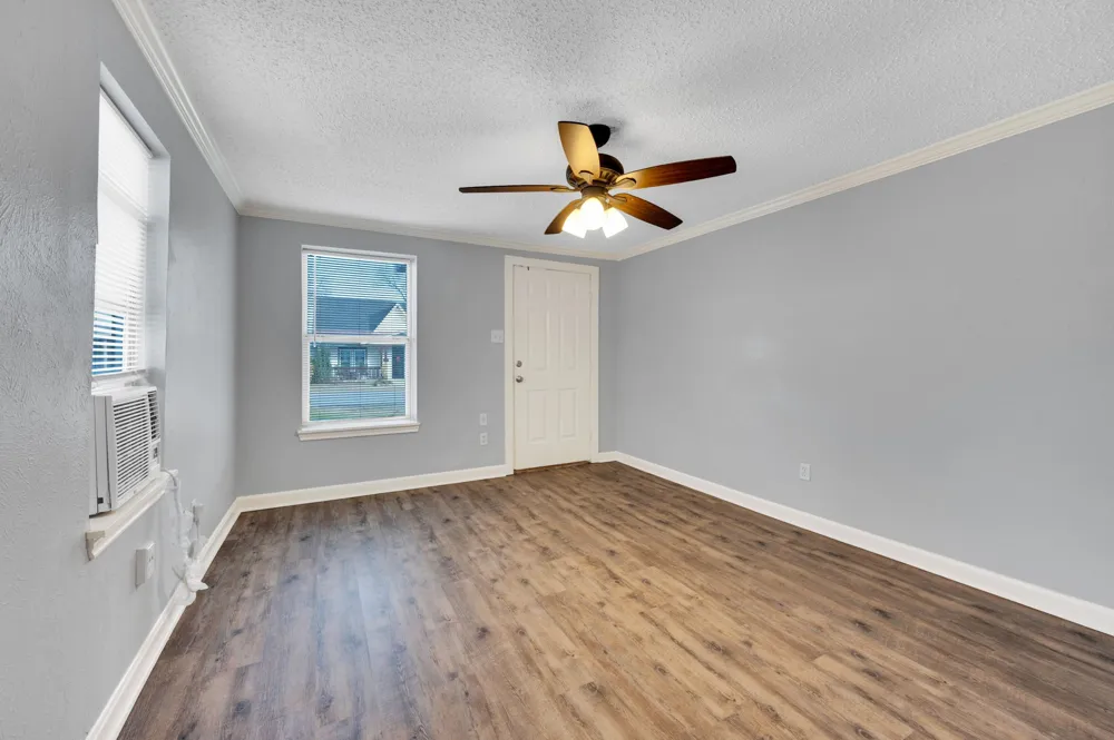412 E Avenue F Midlothian, TX 76065