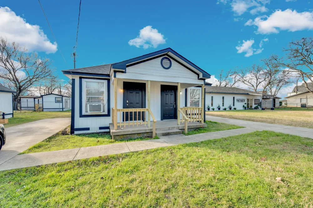 412 E Avenue F Midlothian, TX 76065