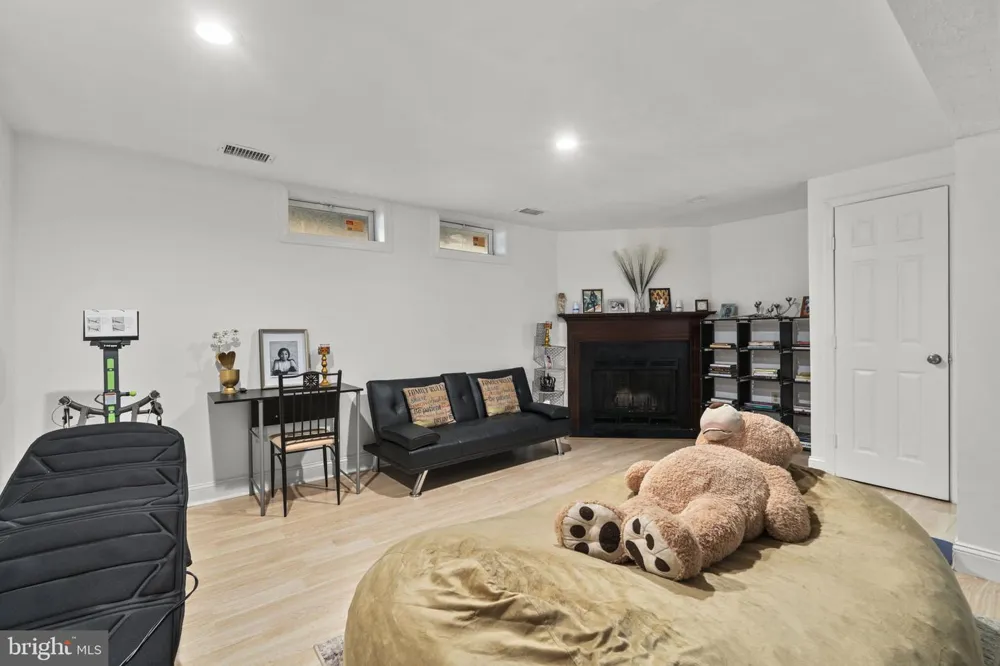 60 TRIPLE CROWN COURT Baltimore, MD 21244