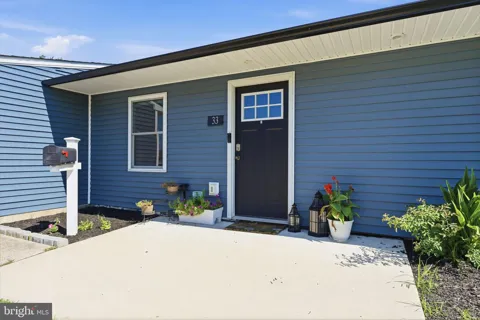 33 WILDROSE LANE