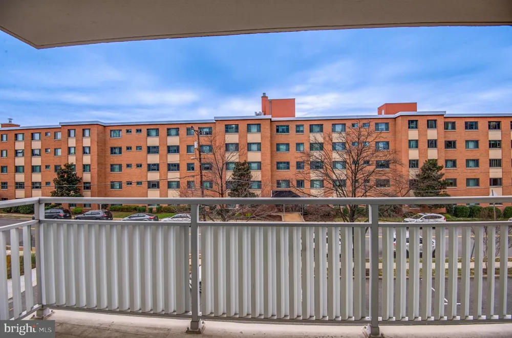 1301 S ARLINGTON RIDGE ROAD S #310 Arlington, VA 22202