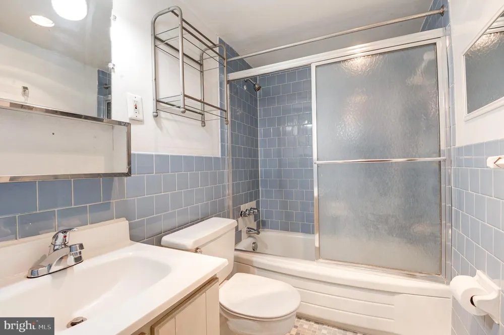 1301 S ARLINGTON RIDGE ROAD S #310 Arlington, VA 22202
