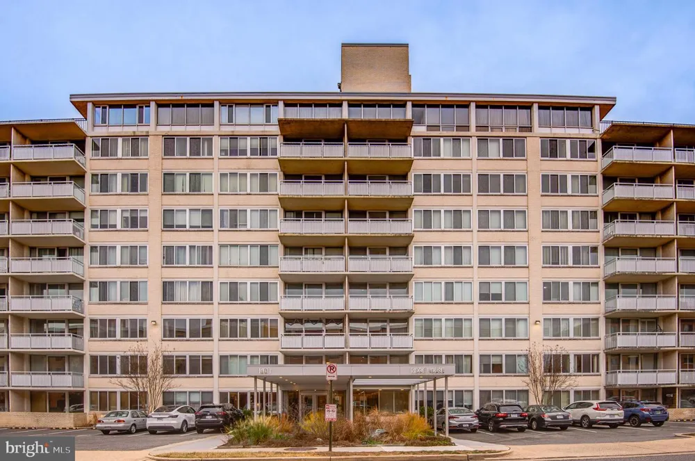 1301 S ARLINGTON RIDGE ROAD S #310 Arlington, VA 22202