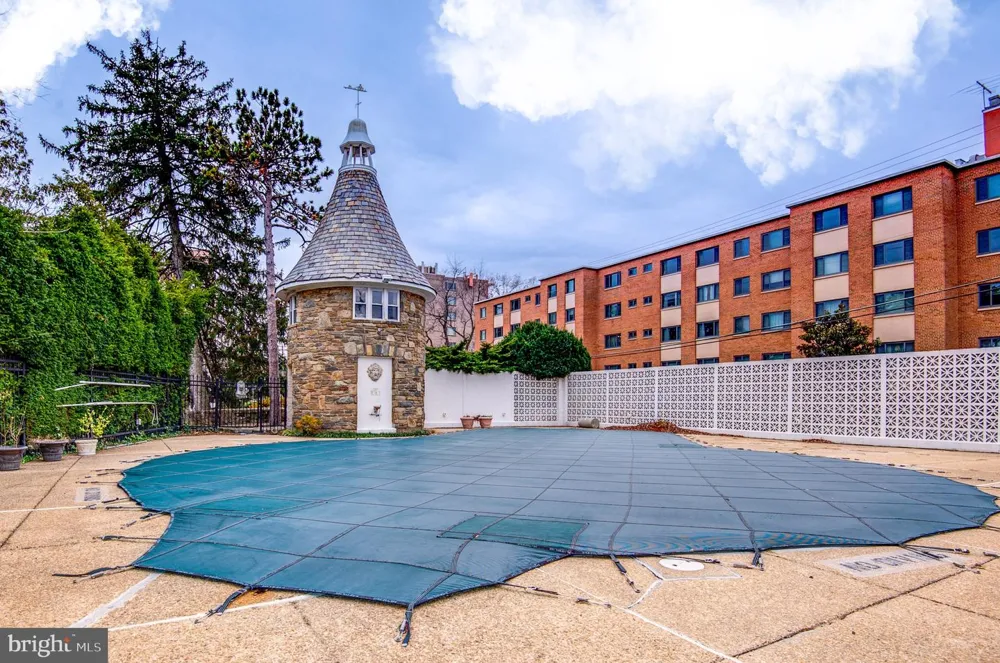 1301 S ARLINGTON RIDGE ROAD S #310 Arlington, VA 22202