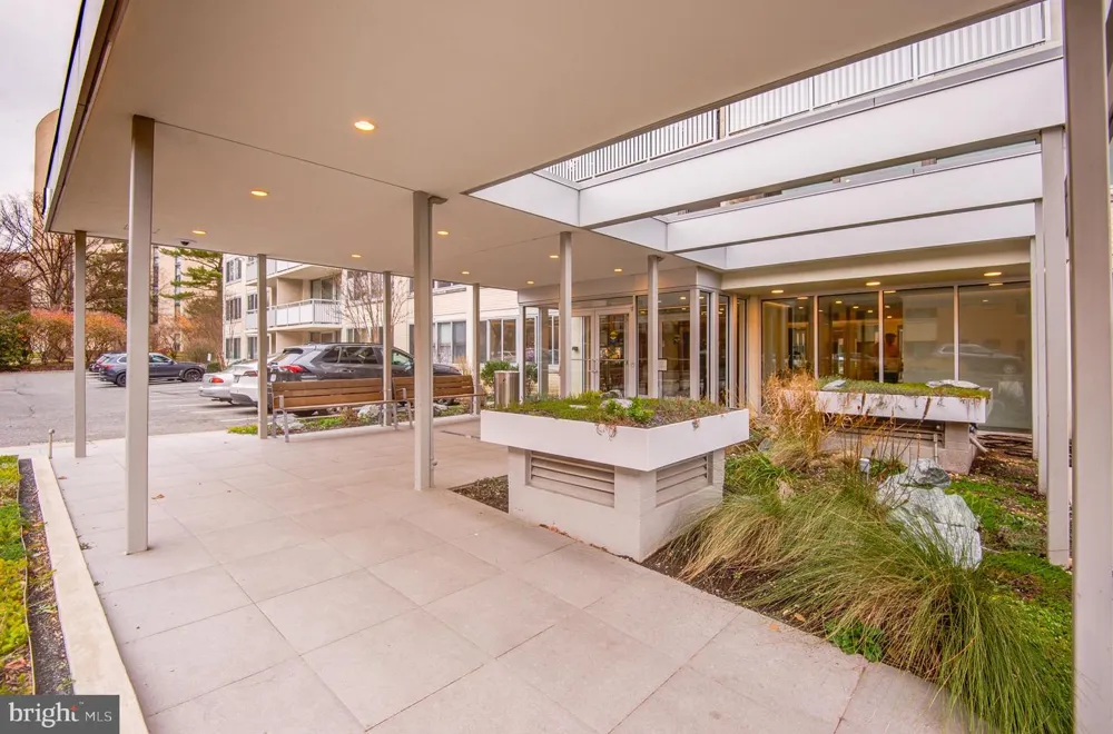 1301 S ARLINGTON RIDGE ROAD S #310 Arlington, VA 22202